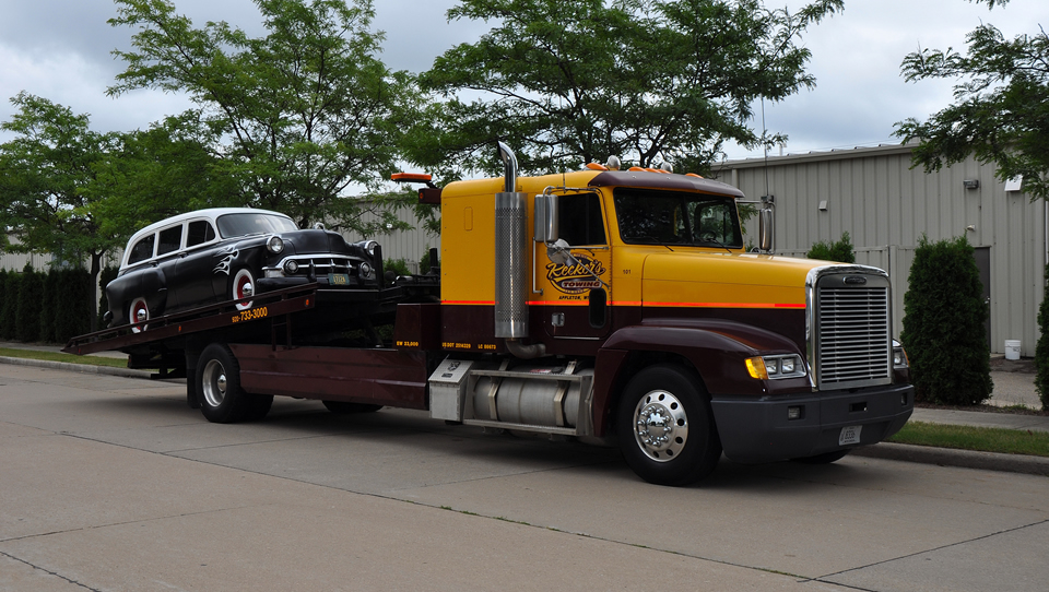 Big Rig Towing by Local Towing Company Recker’s Towing 